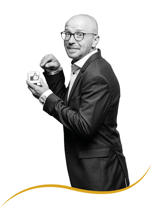 Barrierefreiheit auf www.schmidundco.de Werner Schimd von Schmid & Co. hält ein Daumen hoch Symbol